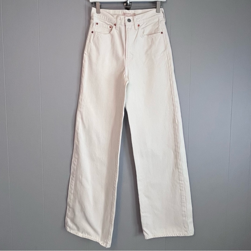 Levi’s Natural white Ribcage Wide Leg Jeans size 27X32 Cotton